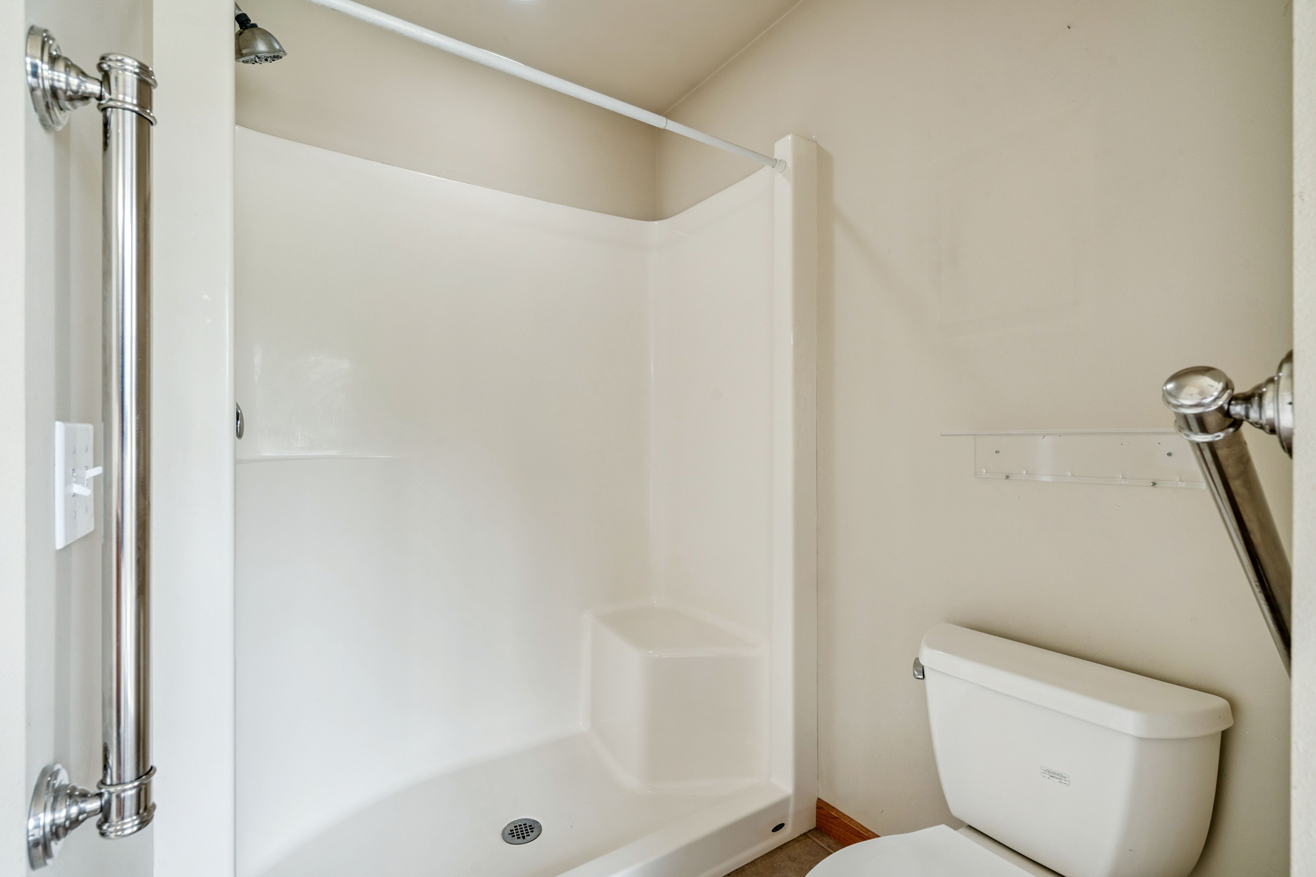 Listing Photo: 30-185 780 Country Club Ct